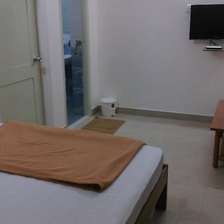 Hotel Queens Comfort 迈索尔 外观 照片