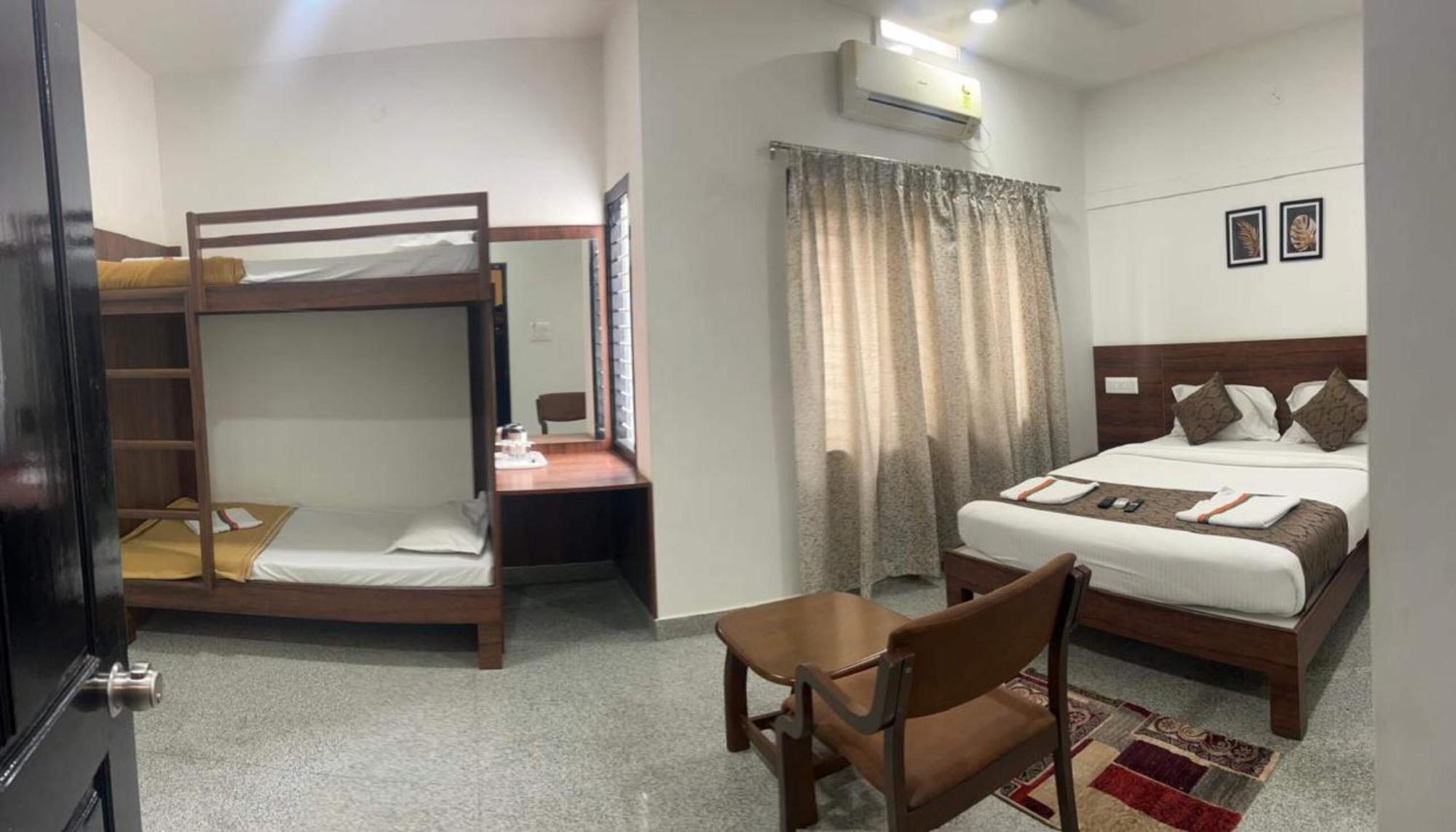 Hotel Queens Comfort 迈索尔 外观 照片