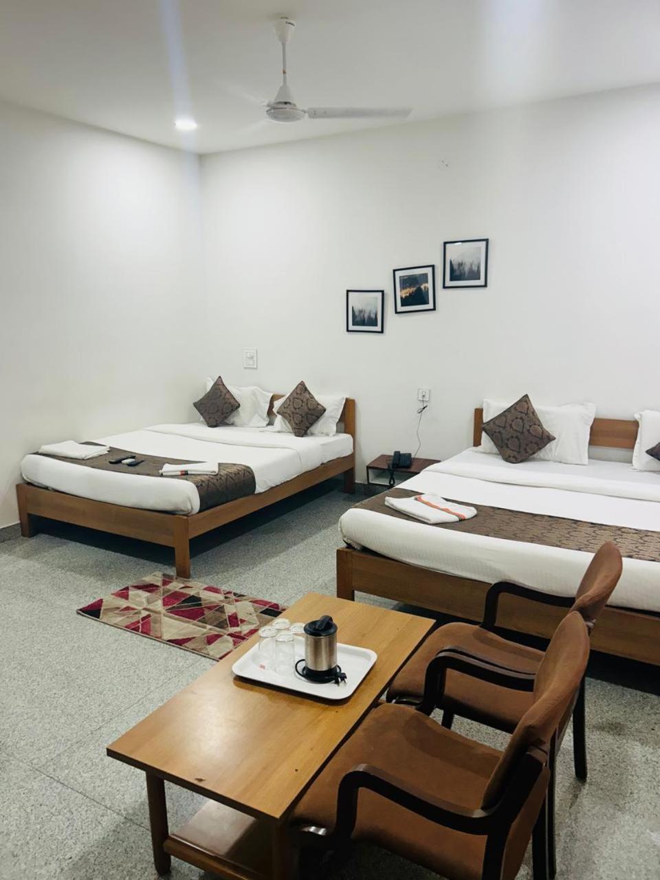 Hotel Queens Comfort 迈索尔 外观 照片