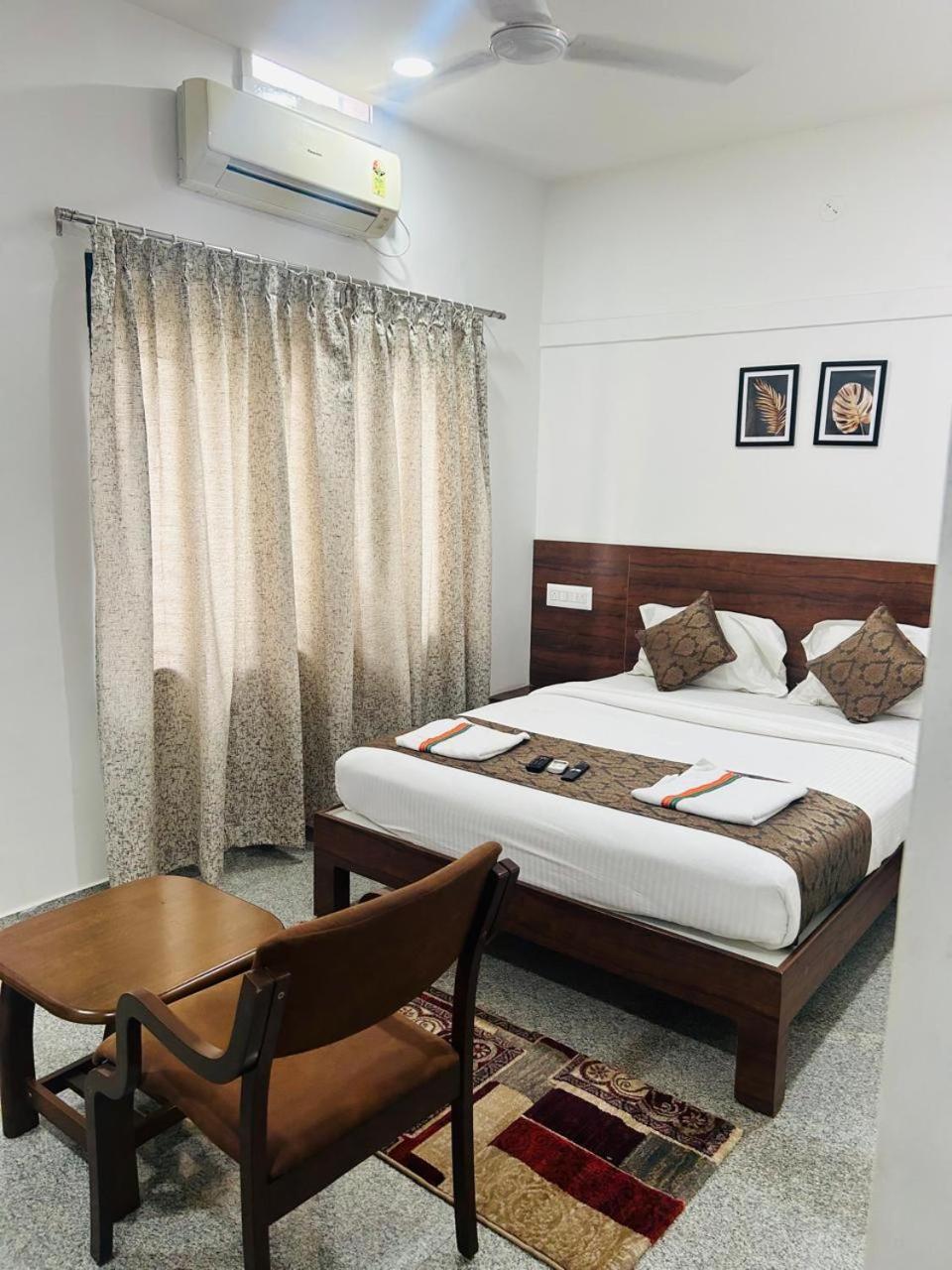 Hotel Queens Comfort 迈索尔 外观 照片