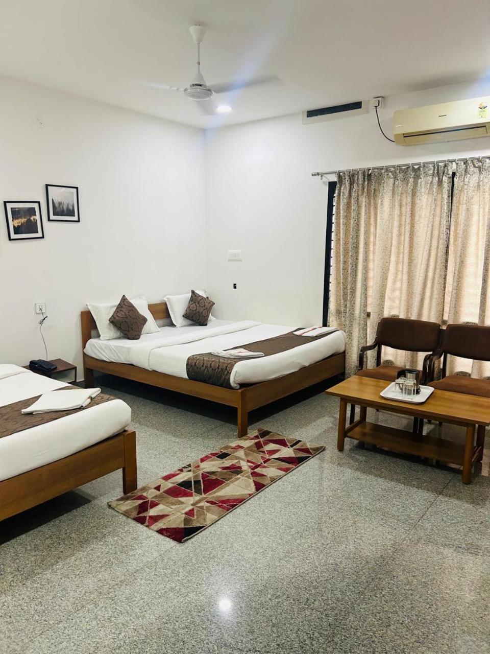 Hotel Queens Comfort 迈索尔 外观 照片