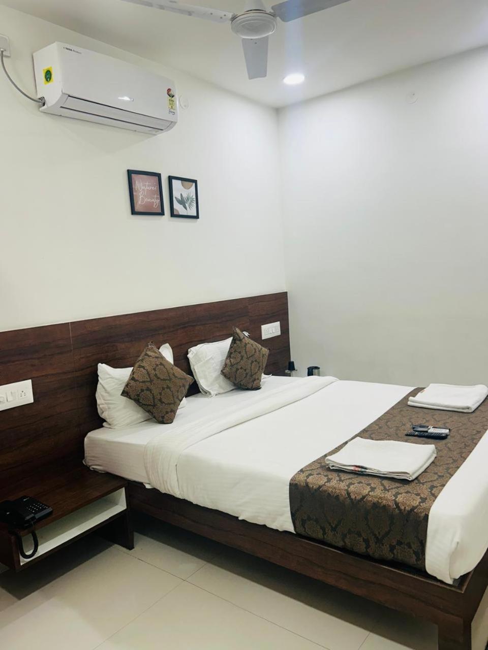 Hotel Queens Comfort 迈索尔 外观 照片