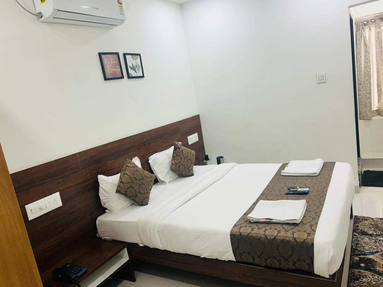 Hotel Queens Comfort 迈索尔 外观 照片