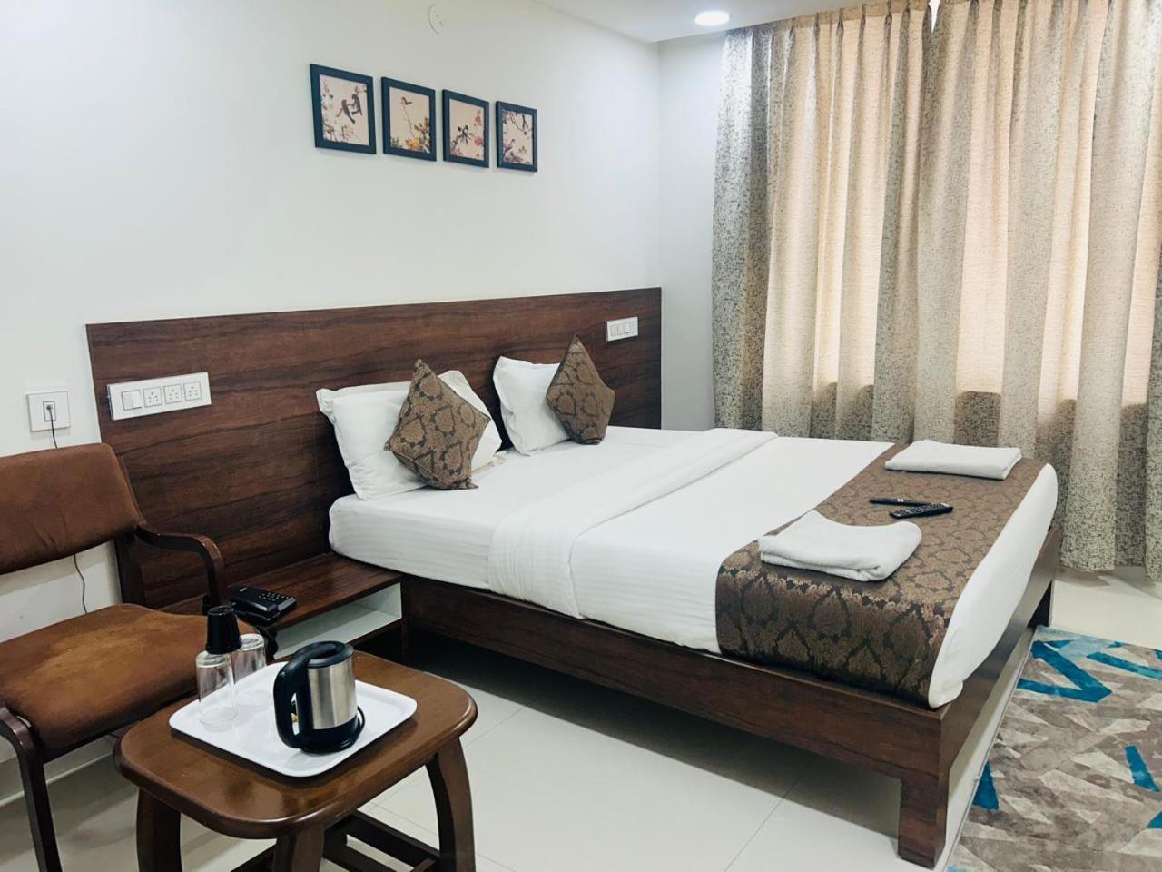 Hotel Queens Comfort 迈索尔 外观 照片