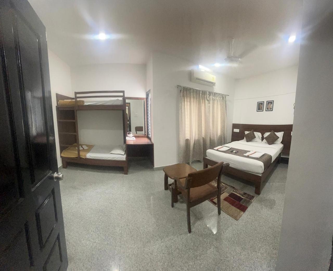 Hotel Queens Comfort 迈索尔 外观 照片