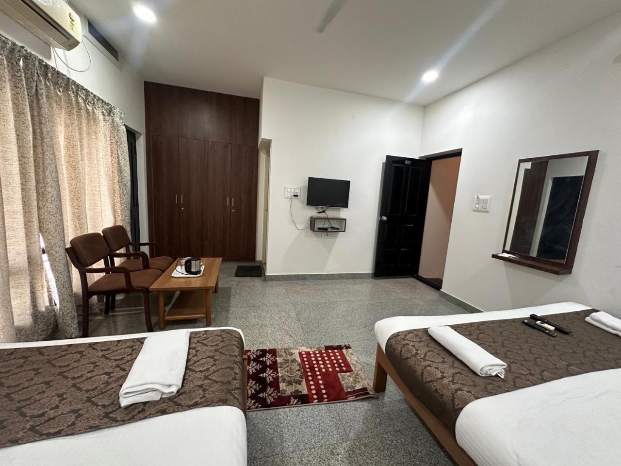 Hotel Queens Comfort 迈索尔 外观 照片