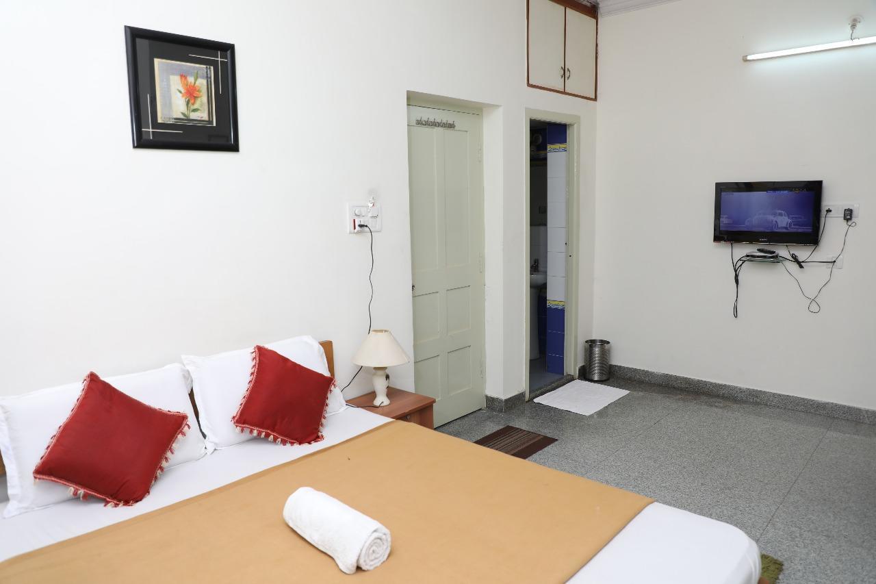 Hotel Queens Comfort 迈索尔 外观 照片